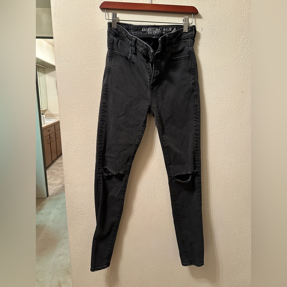 American Eagle Super Hi Rise jegging distressed size 2 regular black